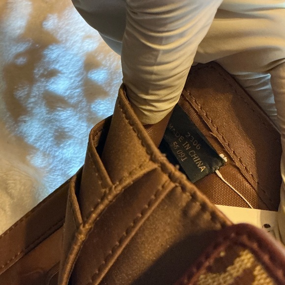 Etienne Aigner Logo Wallet - Picture 6 of 6